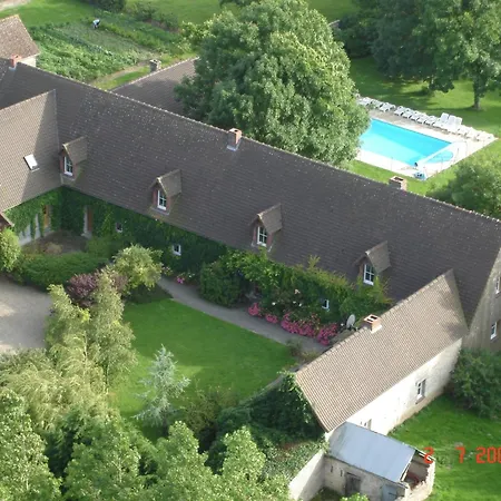 Peaceful Near With Pool, Cleaning Included Vakantiehuis