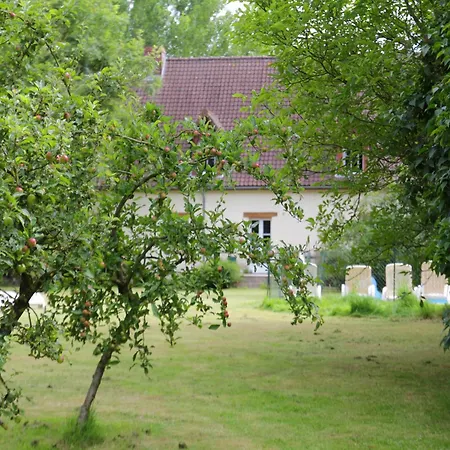 Peaceful Near With Pool, Cleaning Included Vakantiehuis